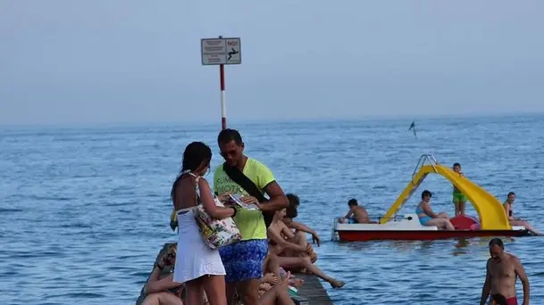 DE POLO - DINO TOMMASELLA- JESOLO LIDO - VEDUTE DELLA GENTE IN SPIAGGIA DA TERRA E DALL'ALTO