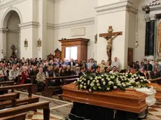 Lamantea- Dino Tommasella - Fossalta di Piave - Funarale Carrer Massimiliano; Zaramella Tiziana; Carrer Lorenzo; La folla e i ragazzi del rugby