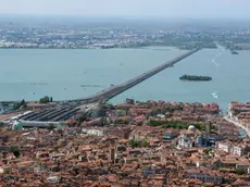 Interpress/Mazzega Venezia, 22.04.2015.- FOTO AEREE Nella foto Venezia e Ponte della Libertà