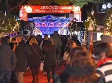 COLUCCI - DINO TOMMASELLA - JESOLO LIDO- INAUGURAZIONE DEL VILLAGGIO DI NATALE CON ACCENSIONE ALBERO E VISITA AI MERCATINI