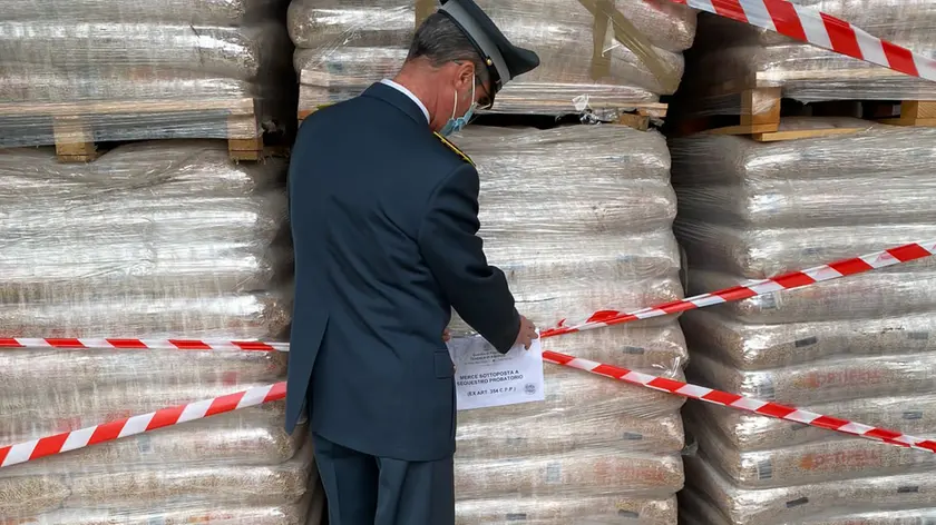 Sacchetti di pellet sequestrati per irregolarità