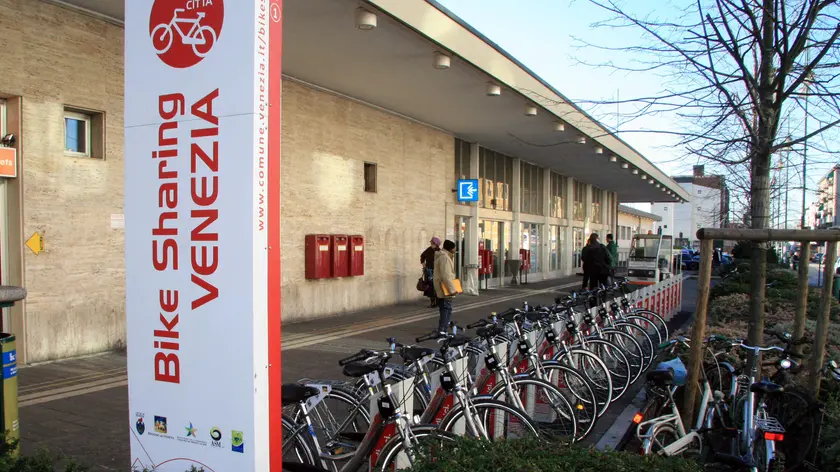 Passano da 25 a 35 le colonnine pe ril bike sharing alla stazione di Mestre