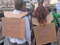 ZAGO TREVISO MANIFESTAZIONE COMMESSE'' NON TOGLIETECI LA DOMENICA''