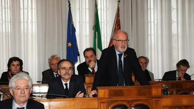 Interpress/Mazzega Pellicani Venezia, 13.01.2014.- Comune di Venezia, Consiglio Comunale, lavoratori del Comune di Venezia in agitazione per la drastica riduzione degli stipendi.- Nella foto la relazione del Sindaco Giorgio Orsoni