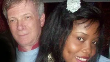 Una immagine felice di Ruggero Coniglio con la moglie Simone Gueye