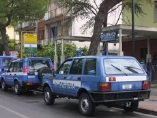 Jesolo (VE):.I mezzi della polizia in commissariato dopo l'irruzione ai giostrari vicinol'Acqualandia..10/07/2001 © Light Image Studio..Mion.