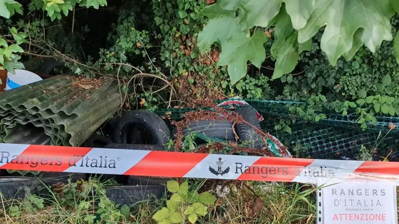 La discarica in via Bottenigo a Marghera