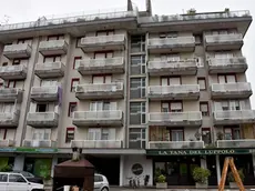 COLUCCI - DINO TOMMASELLA - SAN DONA' - IL CONDOMINIO SOPRA "LA TANA DEL LUPPOLO" IN VIA CALNOVA