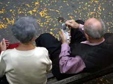 Anziani sempre più a rischio truffe