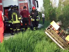 Un incidente con un trattore in una foto d'archivio