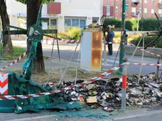 cassonetti incendiati presso la fermata Cattaneo di viale San Marco a Mestre