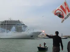 Interpress/gf.tagliapietra. 03.05.2015.- Comitato "NO GRANDI NAVI " alla Giudecca per protestare al passaggio delle navi