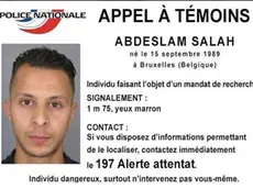 La foto segnaletica di Abdeslam Salah diramata dalla polizia francese