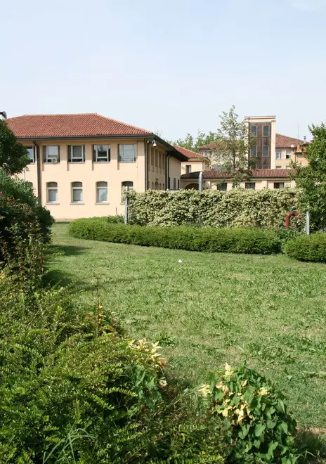 MESTRE (VE) GIARDINI DAVANTI AL CENTRO CIVICO IN VIA SERNAGLIA. 10/06/2010 © LIGHTIMAGE MESTRE GIARDINI VIA SERNAGLIA DI FRONTE CENTRO CIVICO