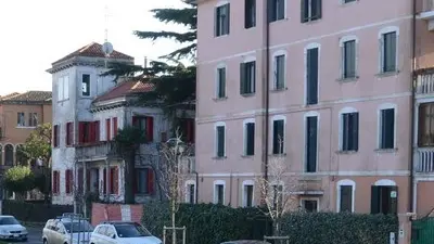 INTERPRESS/GF.TAGLIAPIETRA. 28.01.2014.- LIDO DI VENEZIA, RITROVATO CADAVERE NEL CANALE ANTISTANTE A VIA LOREDAN.