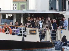 Interpress/Mazzega Carrai Venezia, 18.04.2014.- Turismo Pasquale, imbarcaderi e vaporetti ACTV presi d'assalto da turisti e veneziani.-