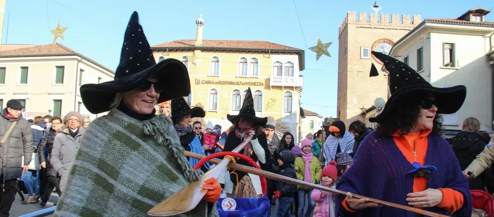 Befane in piazza Ferretto a Mestre