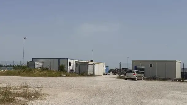 Il cantiere deserto alla bocca di porto del Lido