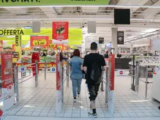 Foto Agenzia Candussi/ Scattolin/ Mestre/ Centro commerciale Auchan aperto il 25 aprile