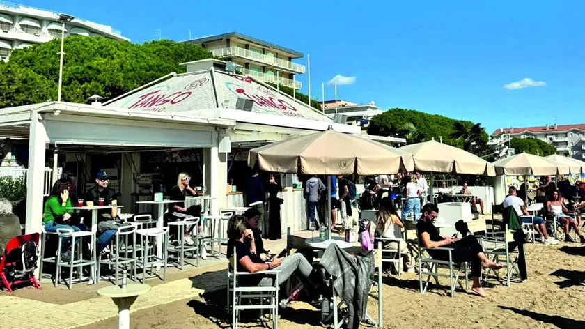 Uno dei chioschi aperti domenica 6 ottobre sulla spiaggia del Lido di Jesolo