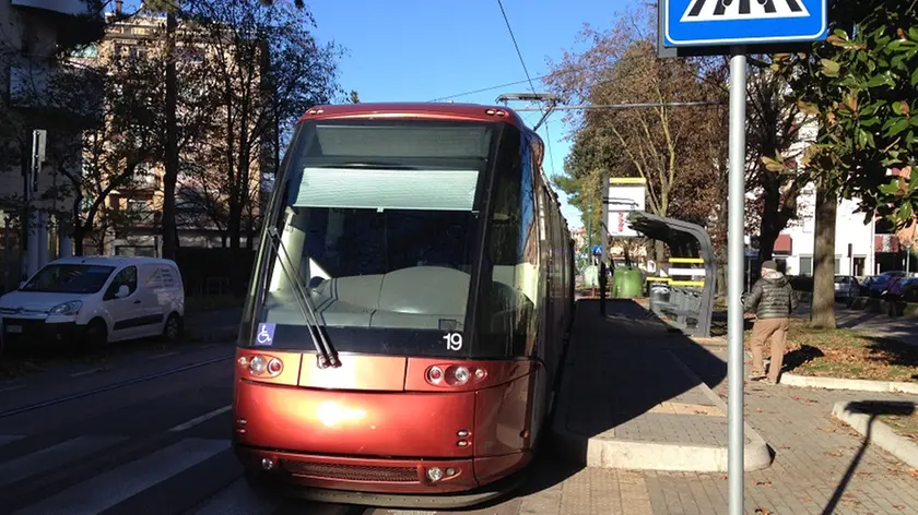 Il tram bloccato in viale San Marco