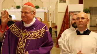 Il cardinale Scola (a sinistra) con Tiziano Scatto