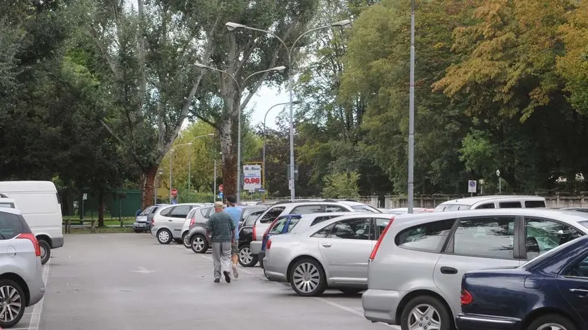 SAN DONA' DI P. - DINO TOMMASELLA - COLUCCI - PARCHEGGIO OSPEDALE LATO VIA VERDI