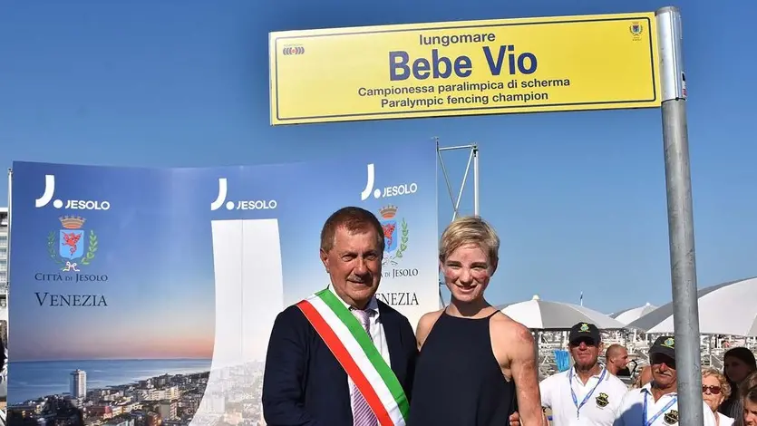 COLUCCI - DINO TOMMASELLA - JESOLO - BEBE VIO CON FIRME , CALCO MANI E INTITOLAZIONE