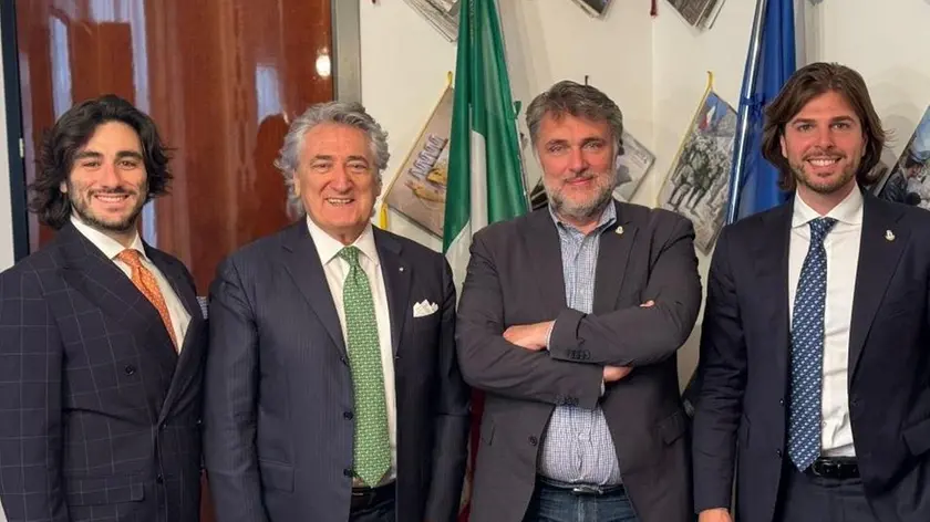 Da sinistra Valerio e Nicolò Noto, il sindaco Mauro Armelao e l’assessore Riccardo Griguolo