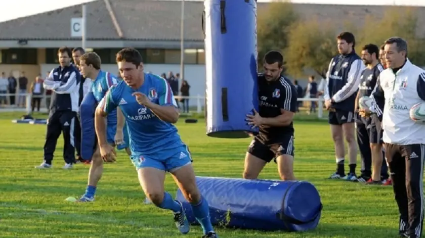 Francesco Minto si allena ai mondiali con l'Italrugby