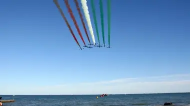 Le Frecce Tricolori si esibiscono a Jesolo