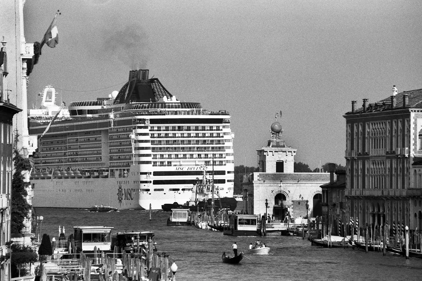 Venice, August 2013 - Big cruise liners invade the city - MSC Divina cruise ship passing by the old town >< Venezia, agosto 2013 - Le grandi navi da crociera invadono la città - La MSC Divina passa davanti al centro storico