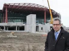 Stato in cui si trova via dell'elettricità a Marghera intorno a dove sorgerà il padiglione dell'Expo - nella foto l'amm. del. Giuseppe Mattiazzo con dietro il cantiere dell'Expo