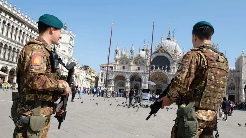 Interpress/ 30.03.2017.- Operazione terrorismo. Controlli delle forze dell'ordine