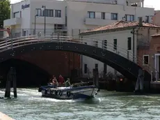 Interpress/M.Tagliapietra Venezia 01.07.2013.- Rapina ad un Blindato con una barca in Rio della Scomezzera, Sant'Andrea, Piazzale roma. La Via di fuga davanti alla Questura.