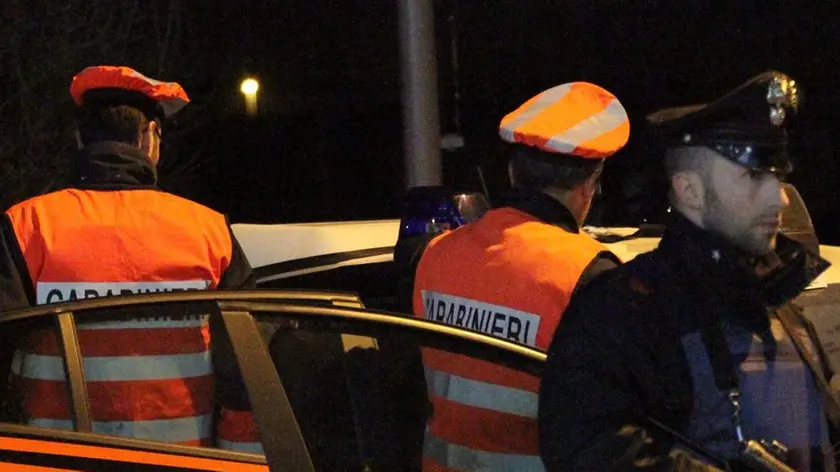 POLONI TREVISO POSTO DI BLOCCO CARABINIERI CONTROLLI IN V.LE DELLA REPUBBLICA