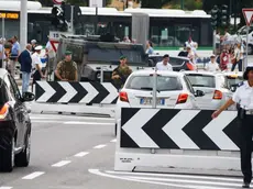 Interpress/M.Tagliapietra Venezia 28.08.2017.- Barriere New Jersy a Piazzale Roma Antiterrorismo. Blindato dell'esercito. con militari armati
