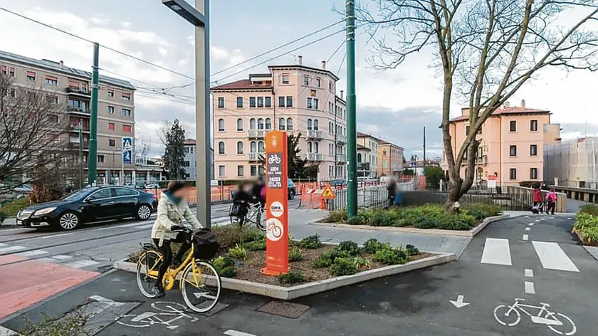 Piste ciclabili sempre più affollate: lo confermano i dati del conta-bici di piazzale Cialdini