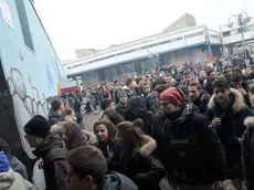 Studenti davanti al liceo Majorana Corner di Mirano