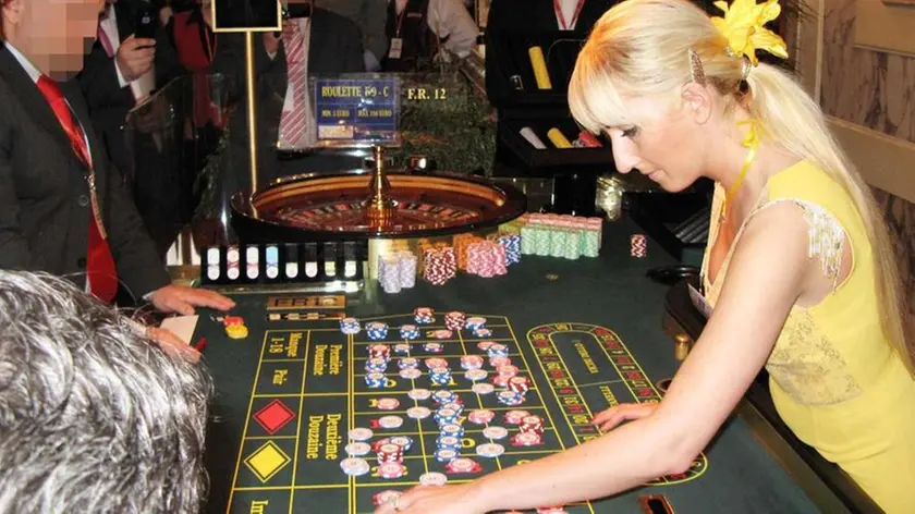CASINO' DI VENEZIA A CA' VENDRAMIN CALERGI EUROPEAN DEALER CHAMPIONSHIP CAMPIONATO EUROPEO DEI CROUPIER..Nella foto Monika Arendarska (Polonia) - La roulette al casino'