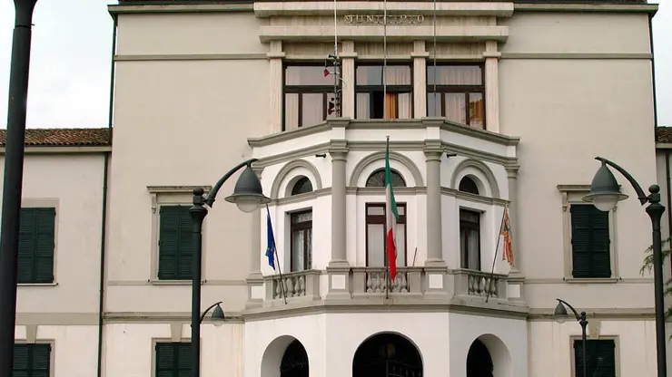 3 aprile 2004..Spinea (VE)...Municipio...(c) Light Image Studio.