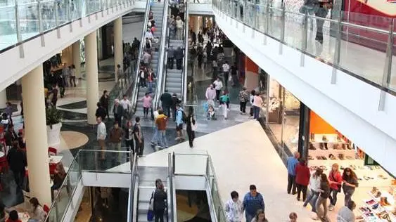 - L'interno di un centro commerciale