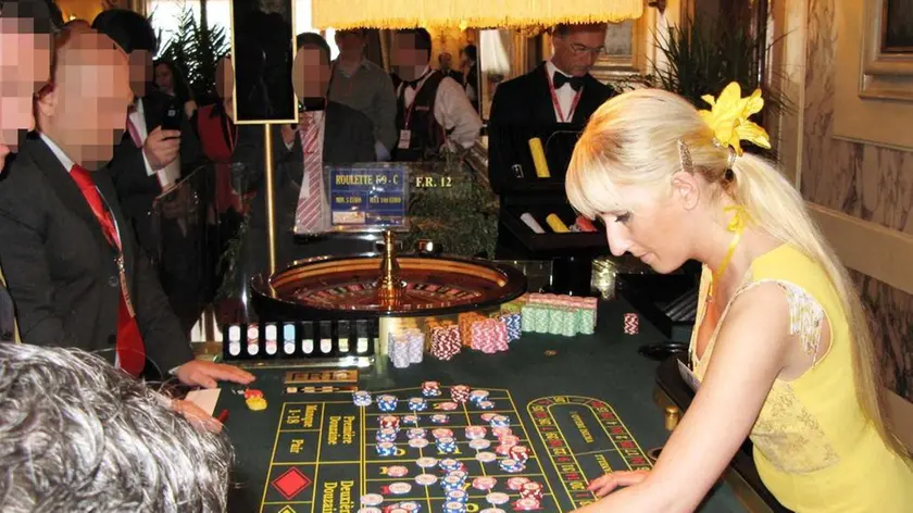 CASINO' DI VENEZIA A CA' VENDRAMIN CALERGI EUROPEAN DEALER CHAMPIONSHIP CAMPIONATO EUROPEO DEI CROUPIER..Nella foto Monika Arendarska (Polonia) - La roulette al casino'