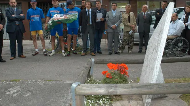 MESTRE 23/05/2005 V.le Garibaldi Per non Dimenticare commemorazione forze dell'ordine alla lapide del Dirigente industriale Sergio Gori (C) Bertolin Matteo richiesto da MION MESTRE 23/05/2005 V.le Garibaldi Per non Dimenticare commemorazione forze dell_ordine alla lapide del Dirigente industriale Sergio Gori