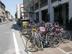 Foto Agenzia Candussi/ Furlan/ Mestre, stazione FS/ Rimozione delle biciclette parcheggiate davanti alla stazione