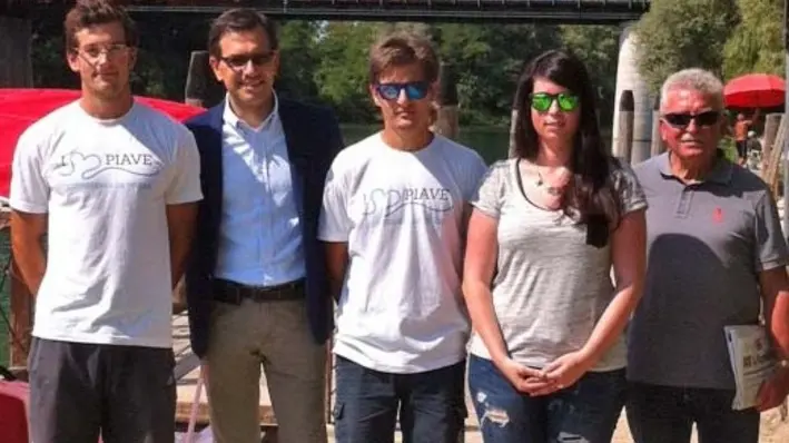 DE POLO - DINO TOMMASELLA - SAN DONA' DI PIAVE -PROGETTO ECOBARCHE "I LOVE PIAVE" - FOTO DEI GIOVANI CHE HANNO AVVIATO IL PROGETTO