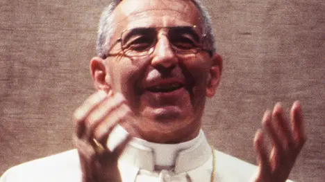 20080822 - ROMA - REL - 30 ANNI PAPA LUCIANI: IL PONTEFICE DEL SORRISO. Papa Giovanni Paolo I, Albino Luciani, in una immagine di archivio. Trent'anni fa il Papa del sorriso. Era il 26 agosto 1978, quando i 111 cardinali riuniti in conclave scelsero Albino Luciani, all'epoca patriarca di Venezia, quale successore di Papa Paolo VI, morto il 6 agosto dopo 15 anni di pontificato. Ma quella di Luciani fu una meteora. Il nuovo Papa, che aveva preso il nome Giovanni Paolo I, mori' improvvisamente dopo 33 giorni, colto da infarto la notte fra il 28 e il 29 settembre. Avrebbe compiuto 66 anni il 17 ottobre. Nel suo brevissimo papato, Luciani pronuncio' 9 discorsi, tenne 4 udienze e due omelie. Ma la sua semplicita' e il suo sorriso sono rimasti impressi nella memoria di tutti...ANSA/ARCHIVIO/DRN