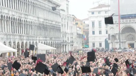 Interpress/Mazzega Pellicani Venezia, 10.11.2012.- Università degli Studi Cà Foscari.- Proclamazione delle lauree in Piazza San Marco.-