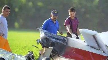 I resti dell’aereo da turismo precipitato