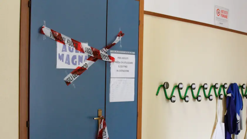 Agenzia Candussi, giornalista Furlan. Soffitti crollati e aule chiuse causa danni e allagamenti presso scuola elementare Grimani, via Canal Marghera